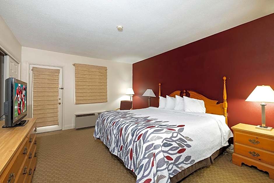 Red Roof Inn & Suites Hazleton