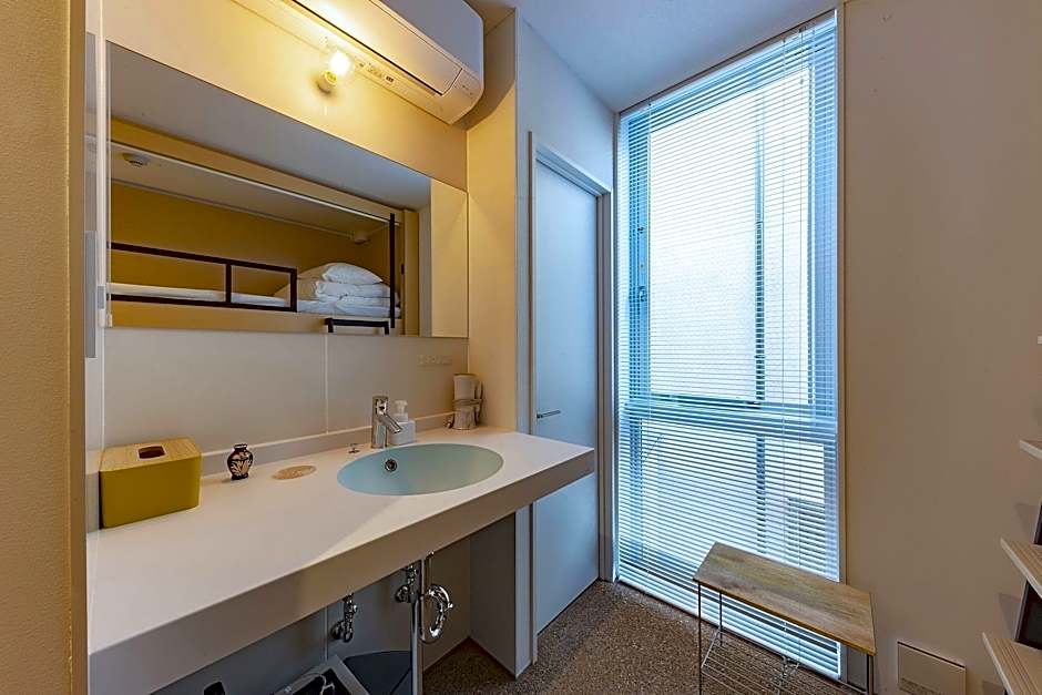 plat hostel keikyu kamakura wave