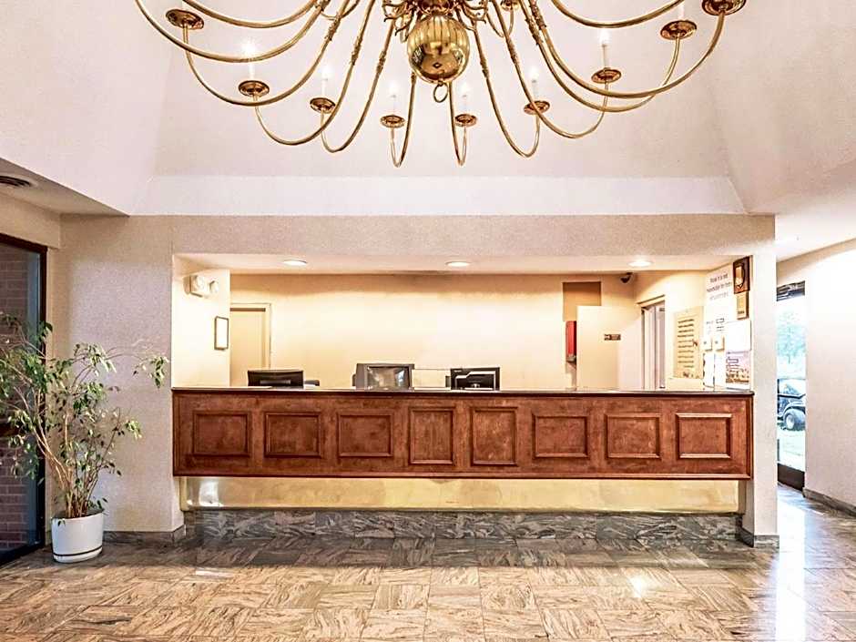 Studios and Suites 4 Less Emporia