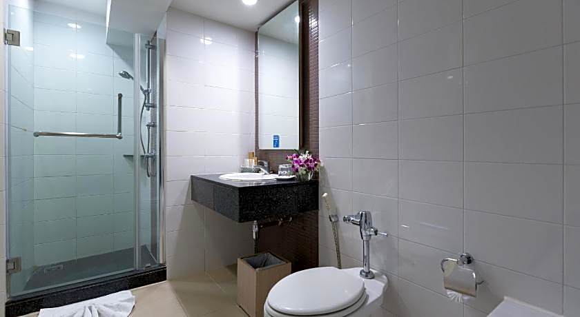 Classic Kameo Hotel & Services Apartment