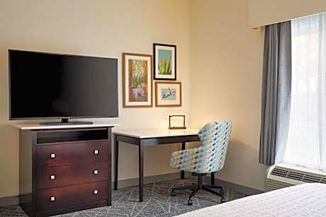 King Room with Accessible Tub - Mobility and Hearing Access/Non-Smoking