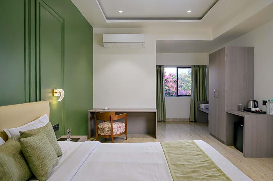 The Grand Neelam Hotel