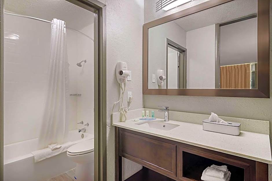 Quality Inn & Suites (Carteville) – Cartersville, GA