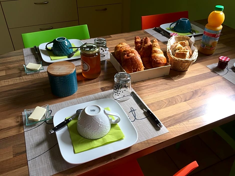 Le Nid d'Alex Spa , Rando et table d'hôte