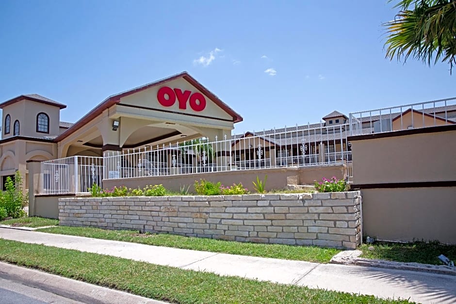 OYO Hotel McAllen Airport South - 1 mi from McAllen Medical Center