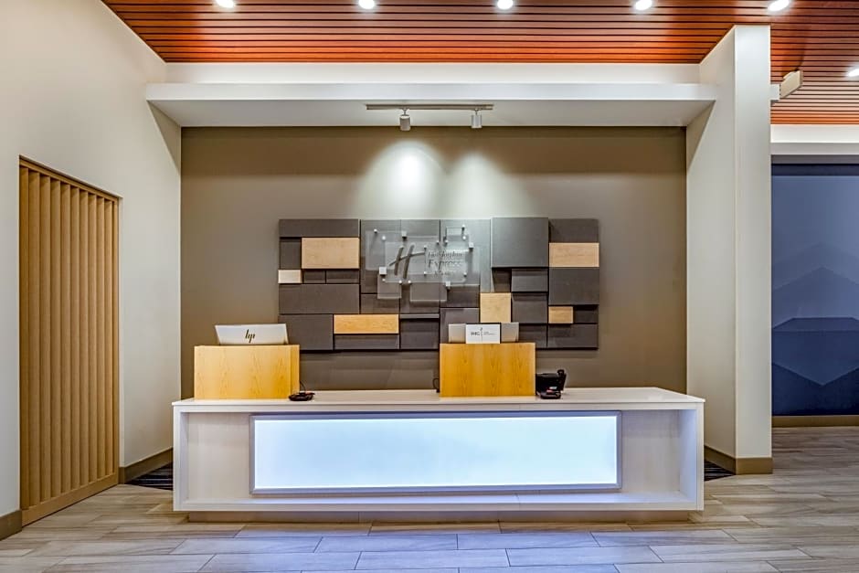 Holiday Inn Express & Suites - Lincoln Downtown By IHG