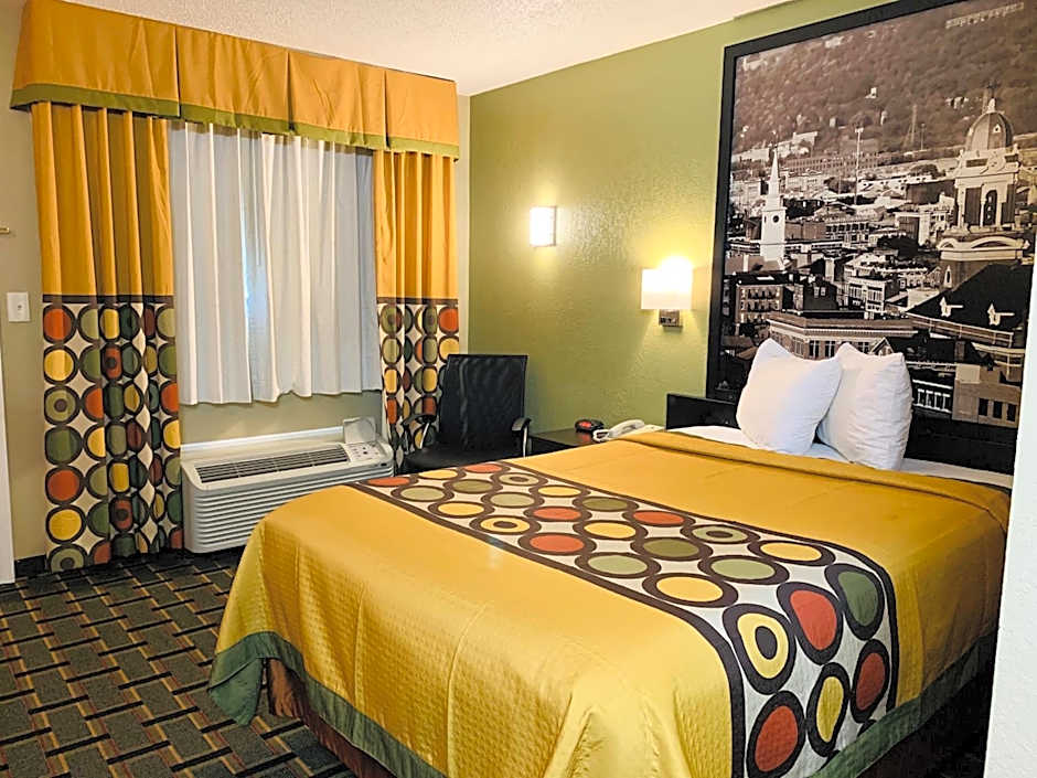 Super 8 by Wyndham Cincinnati OH