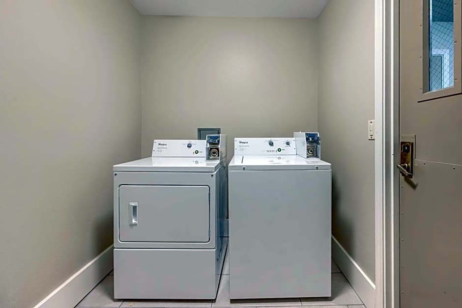 Best Western Plus Grand Manor Inn