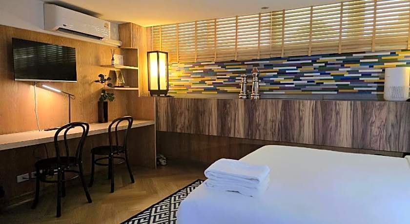 Somewhere to Escape - Hometel