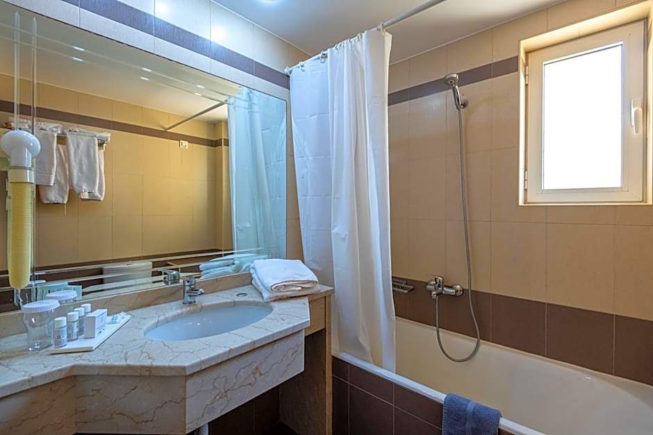 Crithoni's Paradise Hotel