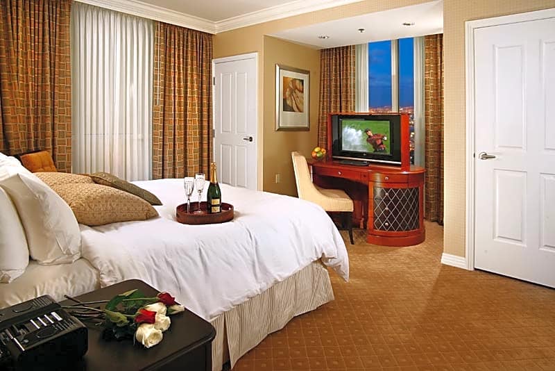 Luxury Suites Int'l at The Signature