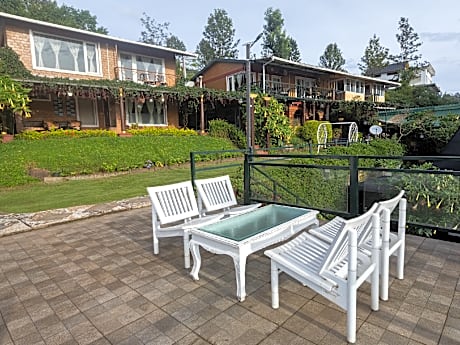 De Rock Jungle Living Resort by Lexstays