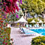 Moonshine Hotel & Suites