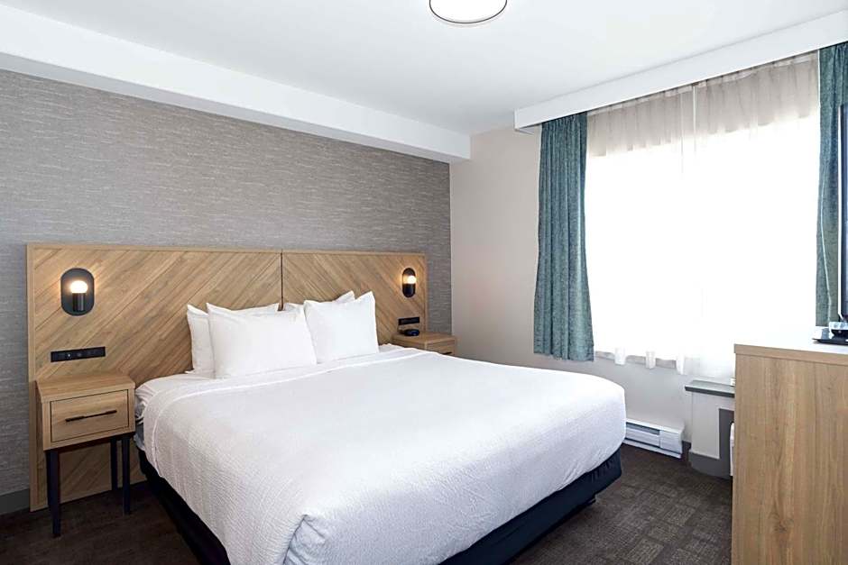 Foto 1 di 6 di Grand 1 King Bed with Sofabed Suite