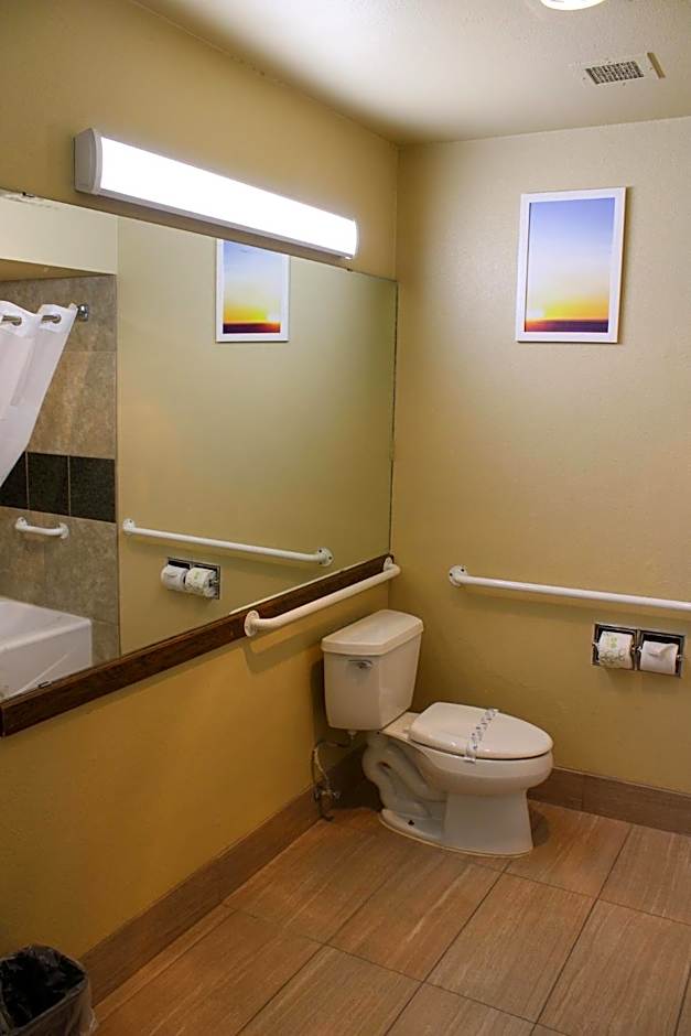 Days Inn by Wyndham Bend