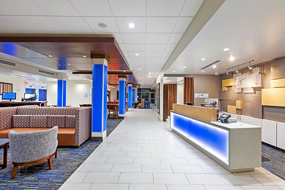 Holiday Inn Express & Suites TULSA SOUTH - WOODLAND HILLS