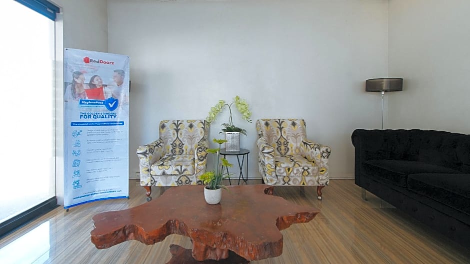 RedDoorz near SM Calamba