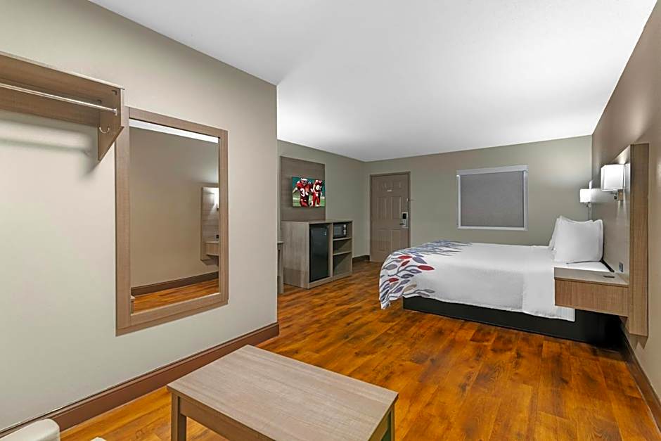 Red Roof Inn & Suites Swansea
