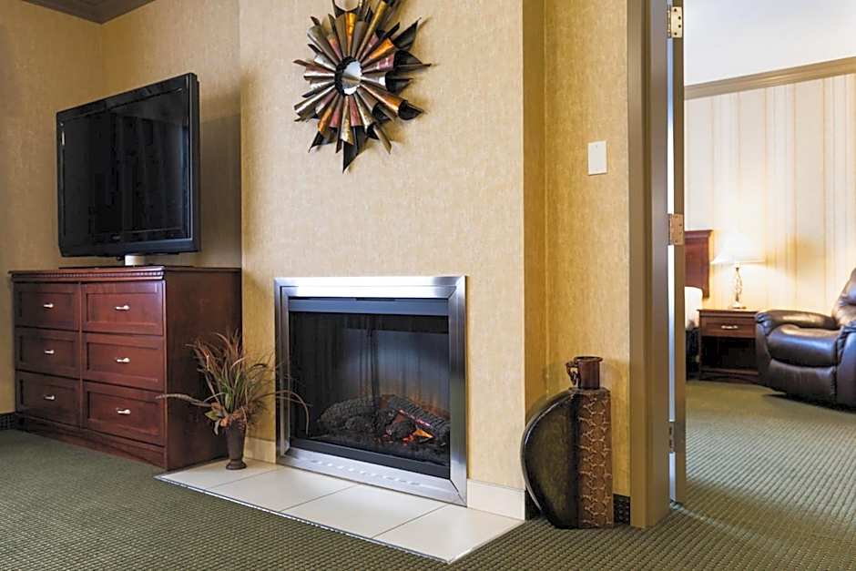 Redwood Inn & Suites