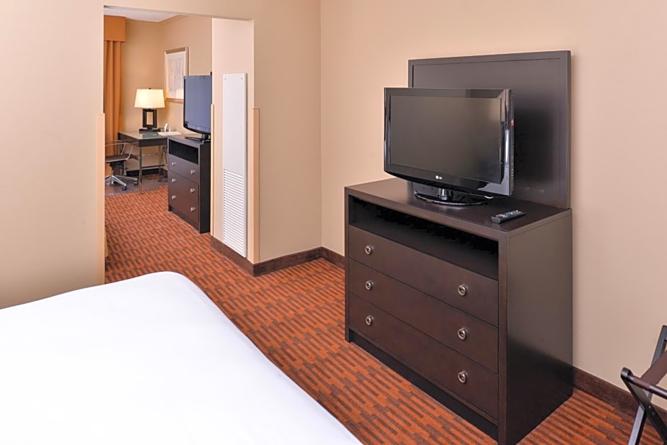 Holiday Inn Express Breezewood, an IHG Hotel