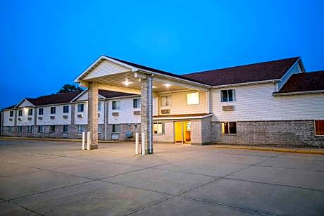 Days Inn by Wyndham Evansdale Waterloo