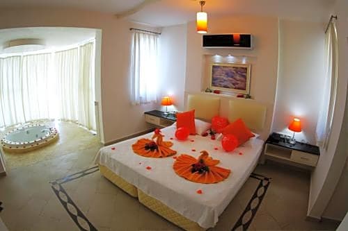 Golden Life Heights Deluxe Suite Hotel - Adult Only