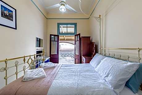 Criterion Warwick Hotel