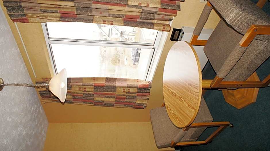 Kings Inn Near the Falls