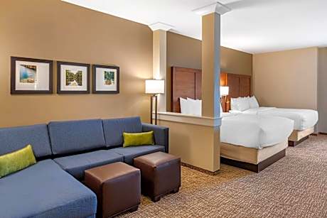 Large Queen Suite with Two Queen Beds and Sofa bed - Non Smoking/Interior Hall