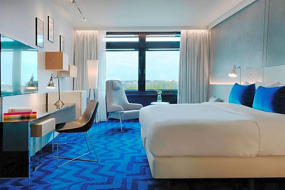 Renaissance by Marriott Warsaw Airport Hotel