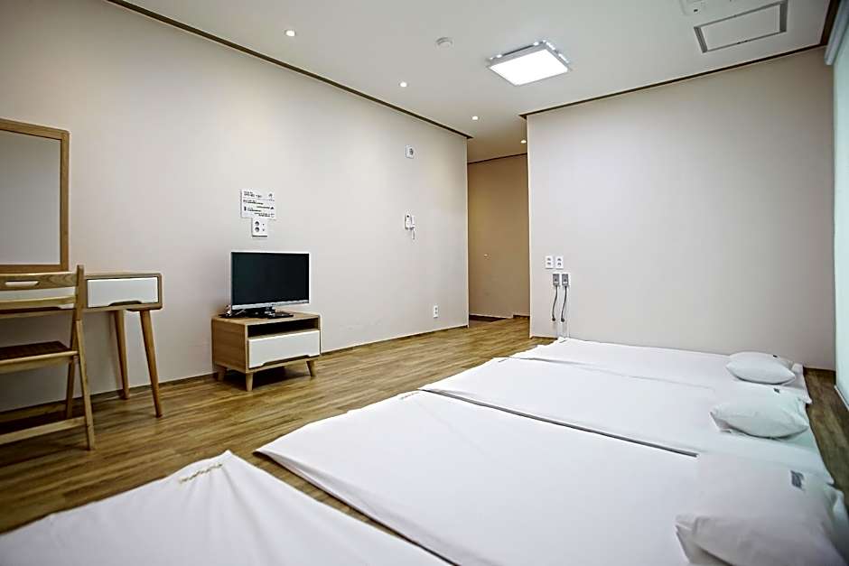 1% HOSTEL