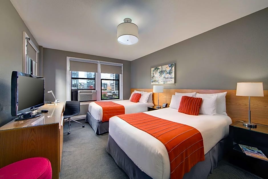 Foto 1 di 9 di Modern 2 Double Beds, Accessible