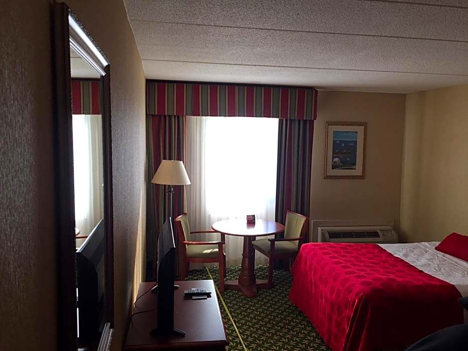 Mystic River Hotel & Suites