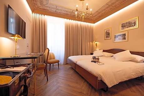 Classic Double Room with Courtyard View