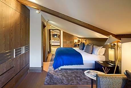 THREE-BEDROOM PRESTIGE FAMILY APARTMENT