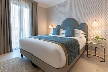 Suite with City View