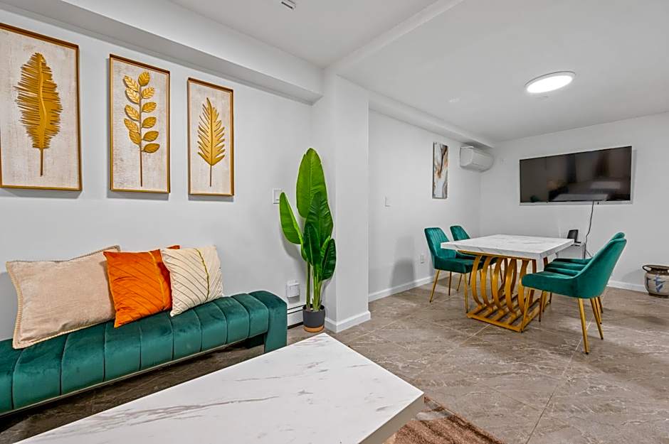 Upper East Side Luxury 3BR 2B 1700 square feet