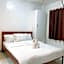 Luna Oslob Travellers Inn