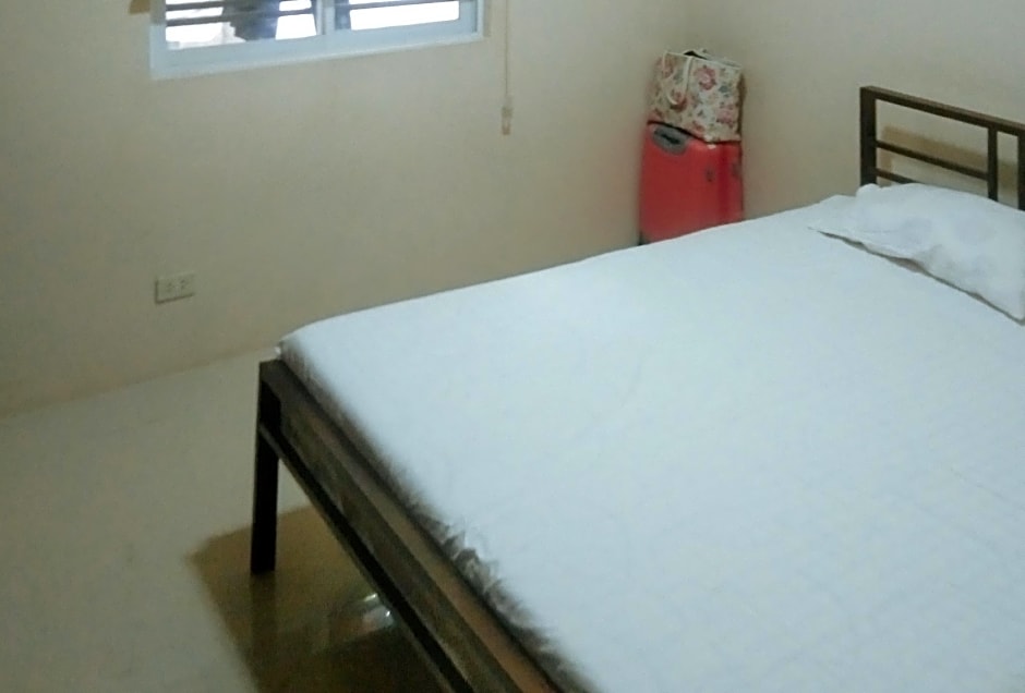 Skyleigh Apartelle by RedDoorz