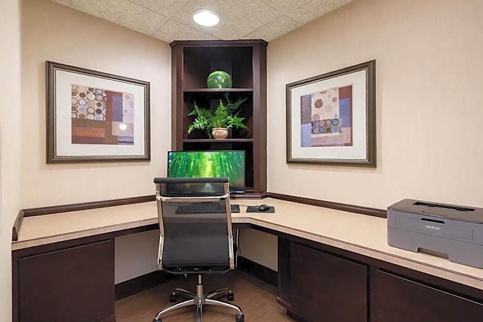 Greenfield Inn & Suites Owensboro, KY Airport