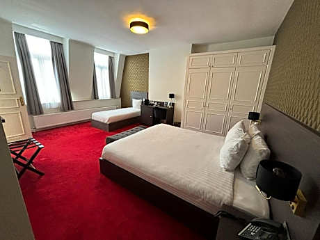 Triple Room with City View