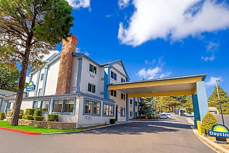Days Inn & Suites by Wyndham East Flagstaff