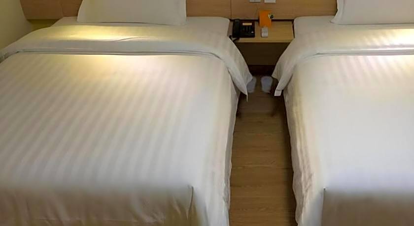 7 Days Inn Urumqi Guangming Road Beimen Metro Station