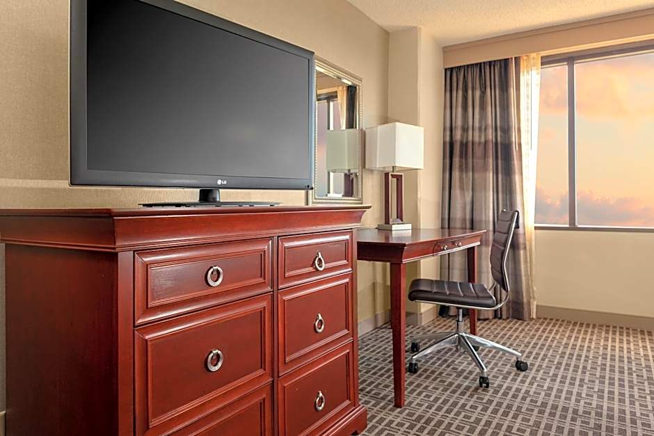 DoubleTree By Hilton Kansas City Overland Park