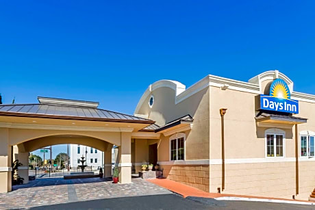 Days Inn by Wyndham Pensacola - Historic Downtown