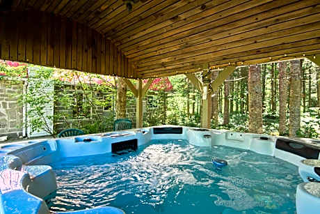 Aux Pignons Rouges Camping & Chalets