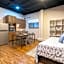 506 Great Location AC 1Bdrm 1bath apt Rooftop