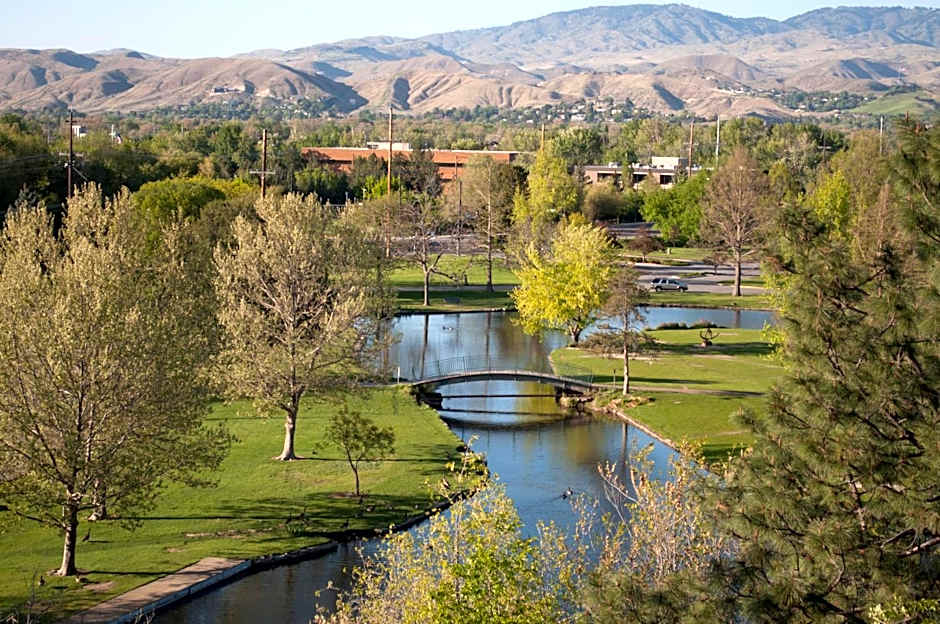 Holiday Inn Express & Suites Boise Airport By IHG