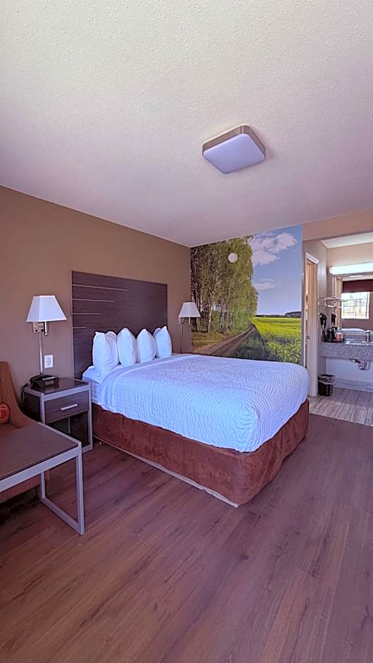 Photo 1 of 4 of 1 Queen Bed, Nonsmoking