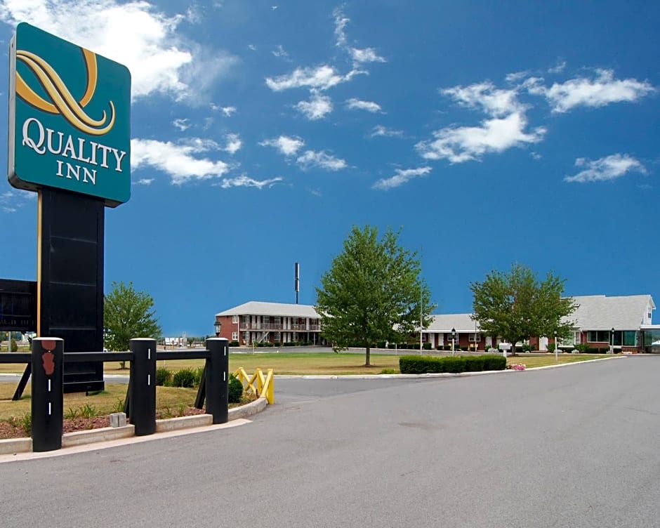 Quality Inn Breeze Manor – Breezewood, PA